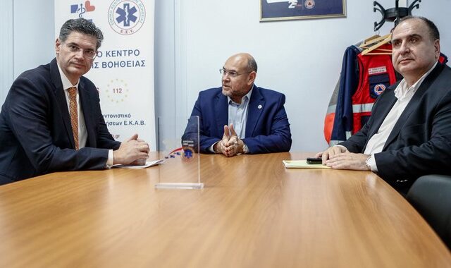 Καλαματιανός: “Τεράστιες οι ελλείψ​εις στο ΕΚΑΒ – Να ανακοινώσει προσλήψεις σήμερα ο Μητσοτάκης”