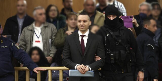 Μαρινάκης για Κασιδιάρη υποψήφιο στην Αθήνα: Αν εκλεγεί, θα τεθεί σε αργία