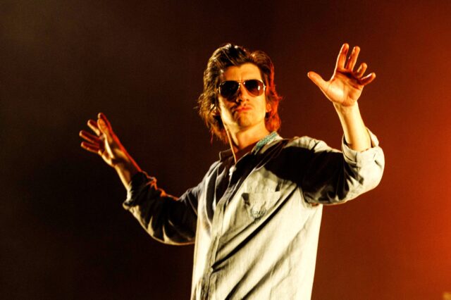 Είδαμε τους Arctic Monkeys στο Release – Ο Alex Turner είναι είδωλο και το ξέρει