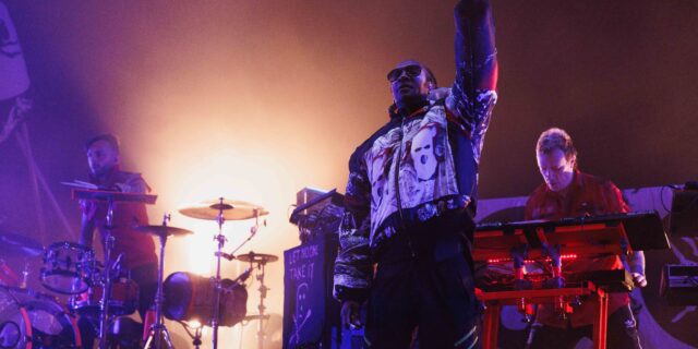Επικοί Prodigy σάρωσαν το Release με τον Keith Flint να χορεύει στις οθόνες