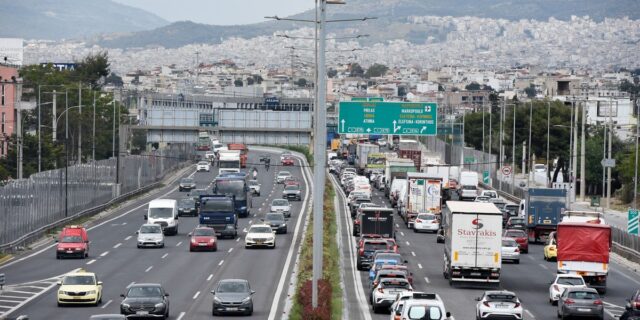 Κηφισός: Φορτηγό άρπαξε φωτιά στο ρεύμα προς Αθήνα – Έντονη κίνηση στο σημείο