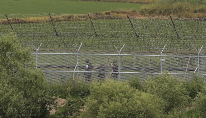 Η Βόρεια Κορέα επιβεβαίωσε την κράτηση του Αμερικανού που διέσχισε τα σύνορα χωρίς άδεια
