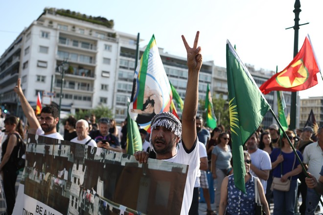 Συγκέντρωση διαμαρτυρίας για την εκκένωση του κέντρου φιλοξενίας Κούρδων στο Λαύριο