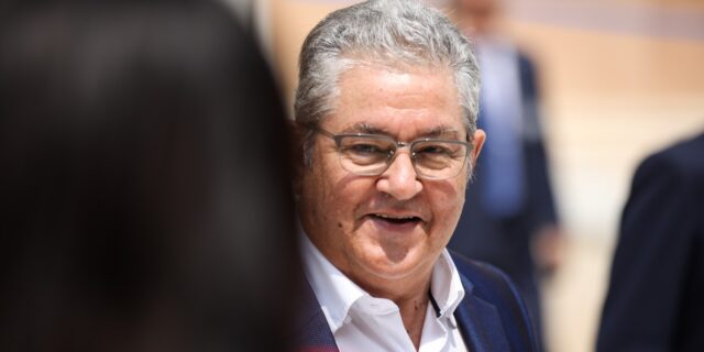 Κουτσούμπας: “Τα σκοτάδια των πολέμων και της καταπίεσης θα τα διαλύσει η πάλη των λαών”