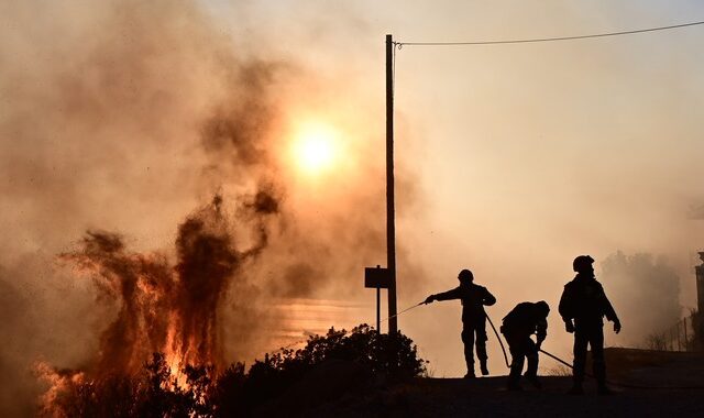 Φωτιές σε Αττική, Λουτράκι και Δερβενοχώρια – Πώς κάλυψαν τα διεθνή ΜΜΕ τα πύρινα μέτωπα