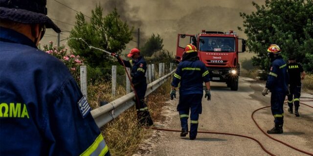 Σε κατάσταση έκτακτης ανάγκης ο Δήμος Λουτρακίου για 6 μήνες – Μαίνεται η φωτιά στην περιοχή