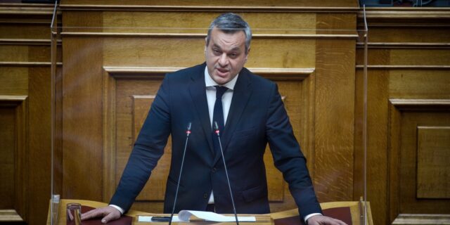 Μαμουλάκης: “Οι σημερινές αυξήσεις δεν καλύπτουν τη συρρίκνωση των εισοδημάτων”