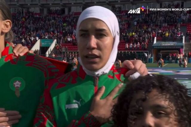 Παγκόσμιο Κύπελλο Γυναικών: Η Μπενζίνα έγινε η πρώτη παίκτρια που αγωνίζεται με χιτζάμπ