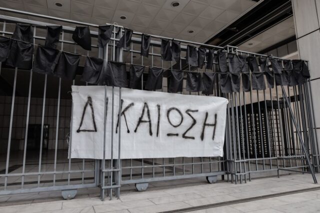 Μάτι: Αναβολή της δίκης για τους 11 εγκαυματίες, για να αρθεί η ασυλία της Ρένας Δούρου