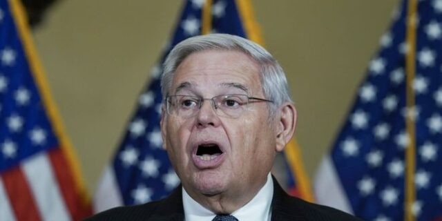 Μενέντεζ: Ο Λευκός Οίκος έχει έρθει “ένα βήμα πιο κοντά” στο Κογκρέσο για την Τουρκία και τα F-16