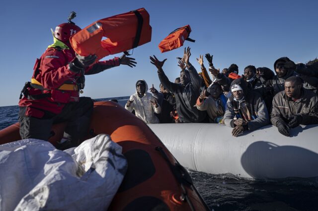 Ευρωκοινοβούλιο: Νέο σχέδιο διάσωσης για το μεταναστευτικό, να προστατευτούν τα πλοία των ΜΚΟ