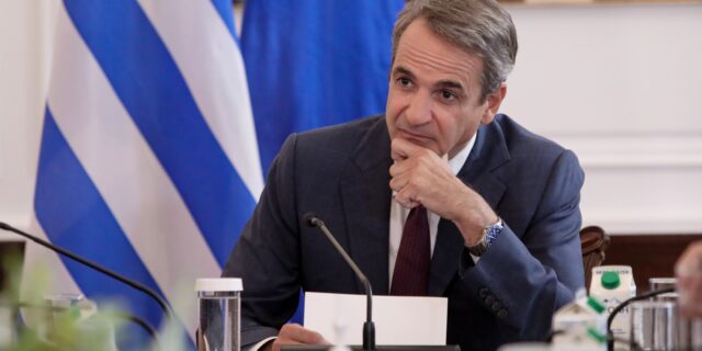 Μητσοτάκης για φωτιές: Δύσκολες ημέρες μέχρι την Πέμπτη