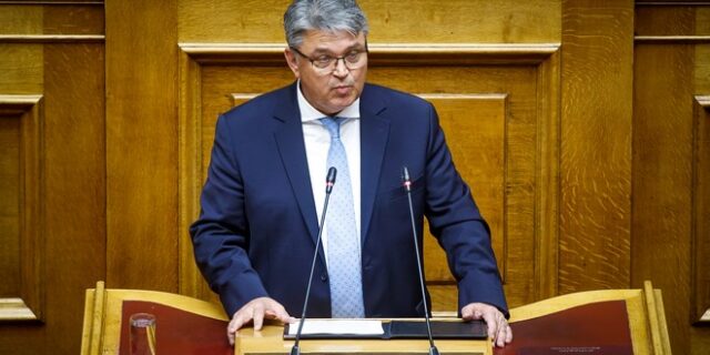 Βουλή – Σκοταδιστικές αναφορές Νατσιού: “Το υπουργείο Οικογένειας να προστατέψει το αγέννητο παιδί”