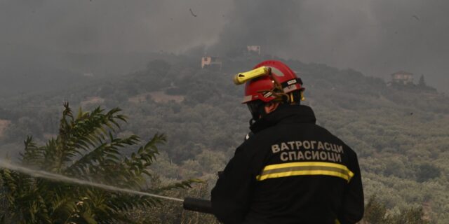 Φωτιές: Όλες οι εξελίξεις από τα πύρινα μέτωπα