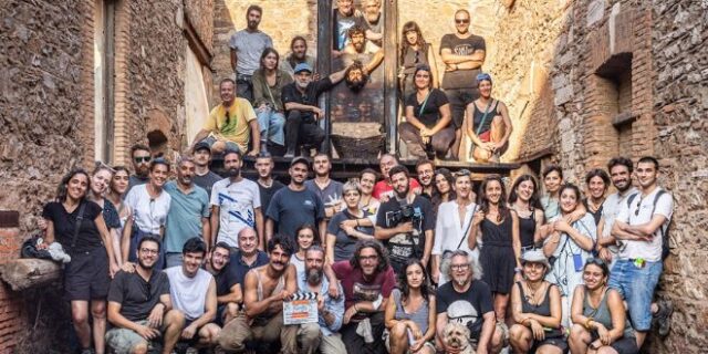 «17 Κλωστές»: Ολοκληρώθηκαν τα γυρίσματα της νέας σειράς της COSMOTE TV