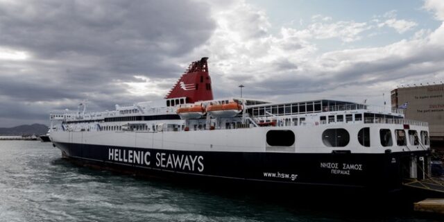 Χίος: Επιβατηγό πλοίο προσέκρουσε στο φανάρι εισόδου στο λιμάνι