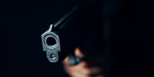 Παλαιό Φάληρο: Συνελήφθη 19χρονος με περίστροφο και μαχαίρι