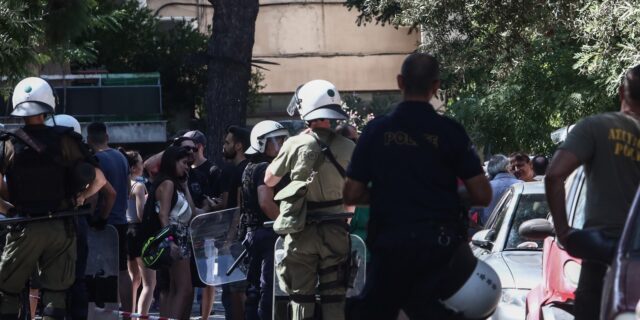 Άνω Πατήσια: Έξωση οικογένειας παρουσία ΜΑΤ – Σφοδρές αντιδράσεις