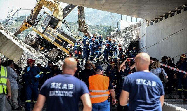 Πάτρα: Κατέρρευσε τμήμα γέφυρας – Ένας νεκρός, οκτώ τραυματίες και εγκλωβισμένοι