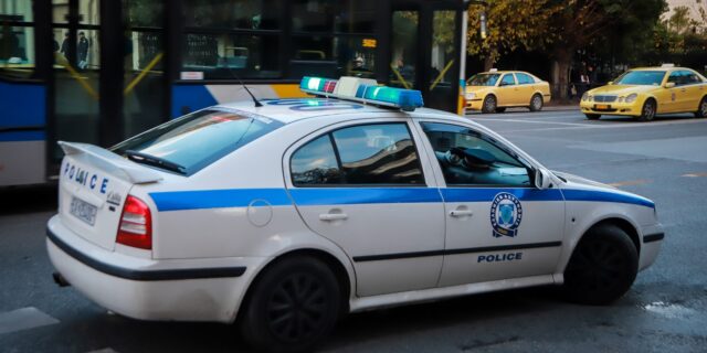 Νέος Κόσμος: Ληστής εισέβαλε σε διαμέρισμα ηλικιωμένου – Τον τραυμάτισε στο κεφάλι με αλυσίδα