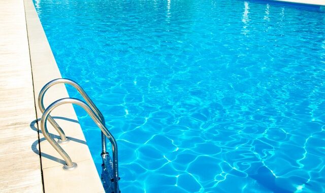Νέα Μάκρη: Τρία λεπτά έμεινε η 10χρονη στον πάτο της πισίνας – Το χρονικό της τραγωδίας