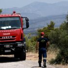 Φωτιά στα Καλύβια: Καίει χαμηλή βλάστηση – Μεγάλη κινητοποίηση της Πυροσβεστικής