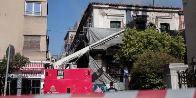 Υπό μερικό έλεγχο η φωτιά σε παλιό κτήριο στη Λιοσίων