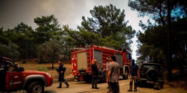 Φωτιά στη Ρόδο: Στο νοσοκομείο με εγκαύματα εθελοντής πυροσβέστης