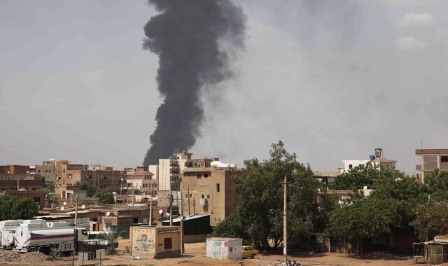 Σουδάν: Καταρρίφτηκε καταδιωκτικό αεροσκάφος, αιχμαλωτίστηκε ο πιλότος – Μαίνονται οι βομβαρδισμοί