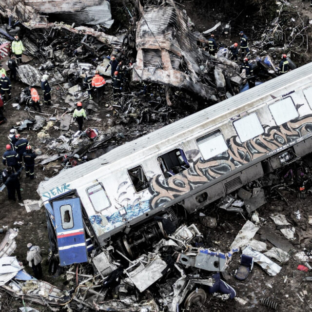 Τι συνέβη στα Τέμπη; Η ανατομία της τραγωδίας σε 5′