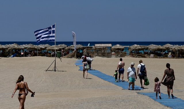 Ρεκόρ τουριστών σε Κρήτη και Αθήνα τον Ιούνιο, όμως ο τουριστικός κόσμος διαμαρτύρεται