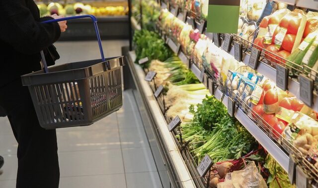 Πληθωρισμός: Φρούτα, λαχανικά, κρέας και γαλακτοκομικά σε τιμές “φωτιά”
