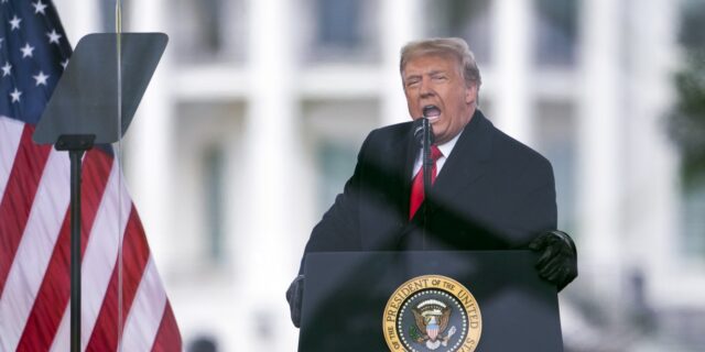 Τραμπ: Διευρύνεται το κατηγορητήριο για τα απόρρητα έγγραφα