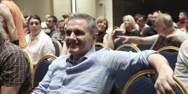 Τσακαλώτος στην ΚΕ: Δεν υπάρχει αριστερός, που να μην θέλει να απευθυνθεί σε πλατιά ακροατήρια