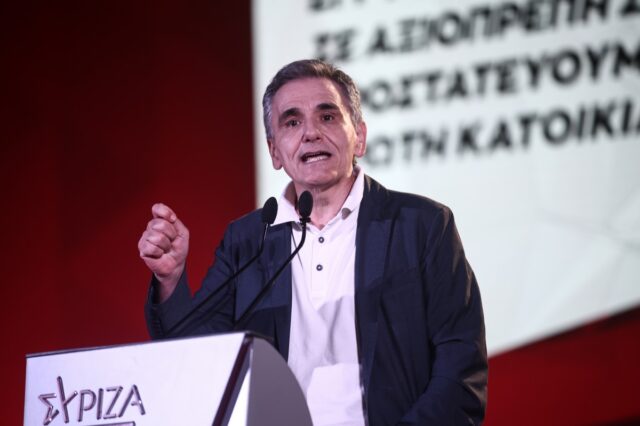 Τσακαλώτος για Βαξεβάνη: “Απόπειρες φίμωσης του Τύπου οφείλουν να πέφτουν στο κενό”