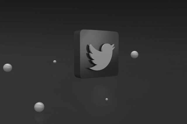 Twitter: Τέλος εποχής για το πουλί – Αποκαλύφθηκε το νέο logo “X” σε όλους τους χρήστες