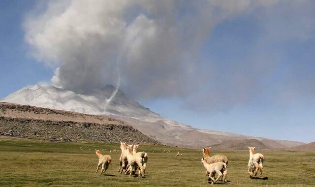 Πορτοκαλί συναγερμός στο Περού: “Βρυχάται” το ηφαίστειο Ουμπίνας