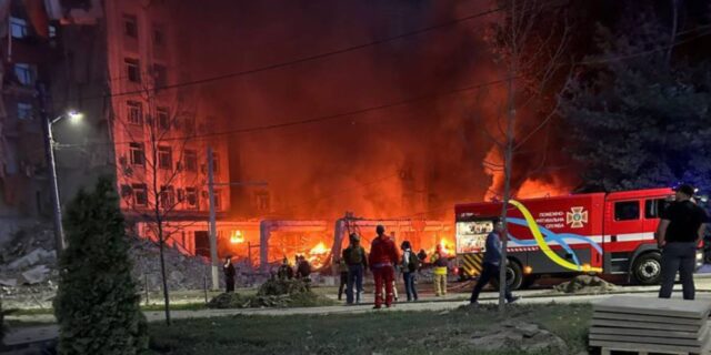 Ουκρανία: Εννέα τραυματίες από ρωσικό πλήγμα σε πολυκατοικία στο Ντνίπρο