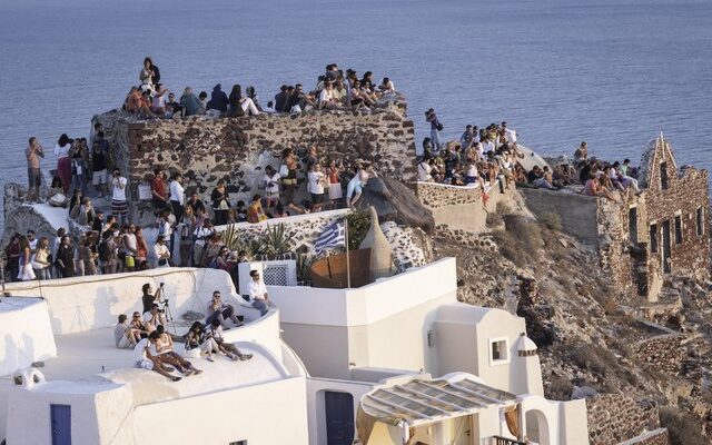 Ιστορικό ρεκόρ τελικά για τον ελληνικό τουρισμό τον Ιούνιο – Μείωση μόνο στις Κυκλάδες