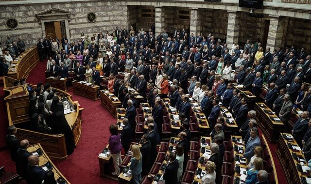 Νέα Βουλή: Γιατί Σπαρτιάτες και Νίκη έπιασαν αριστερά έδρανα