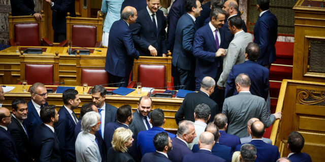 Ψήφο εμπιστοσύνης με 158 “ναι” πήρε η κυβέρνηση