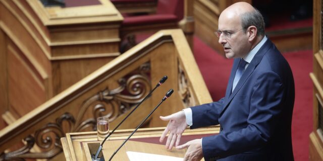 Χατζηδάκης: “Δίνουμε όσα έχουμε, δεν δίνουμε αυτά που δεν έχουμε”
