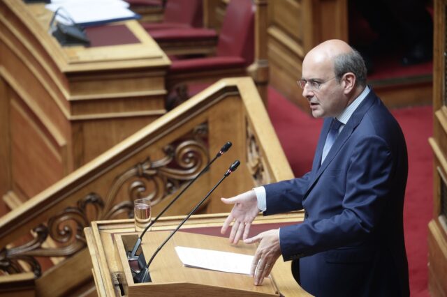 Χατζηδάκης: “Δίνουμε όσα έχουμε, δεν δίνουμε αυτά που δεν έχουμε”