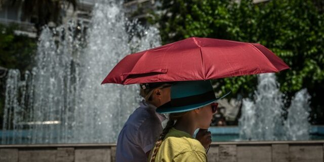 Καύσωνας: Πώς να προστατευτείτε από την ακραία ζέστη – Οδηγίες του υπουργείου Υγείας