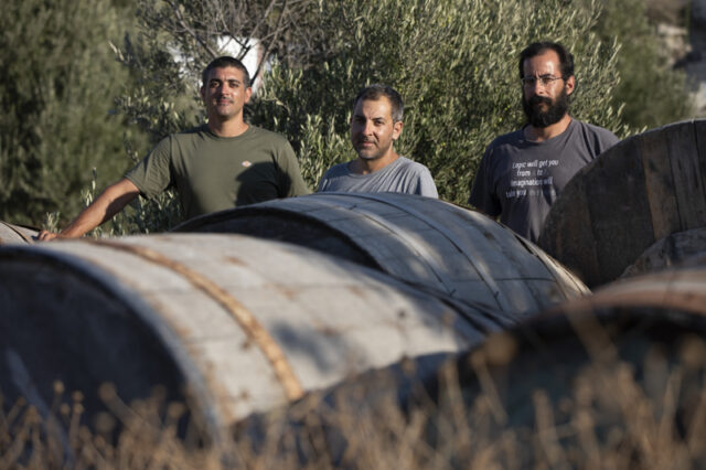 Στη Σαντορίνη ο τουρισμός απειλεί τους αμπελώνες
