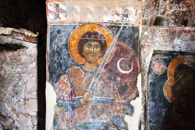 Ναΐτες Ιππότες και Σκυλοκέφαλοι πολεμιστές στην Μεσαιωνική Λακωνία