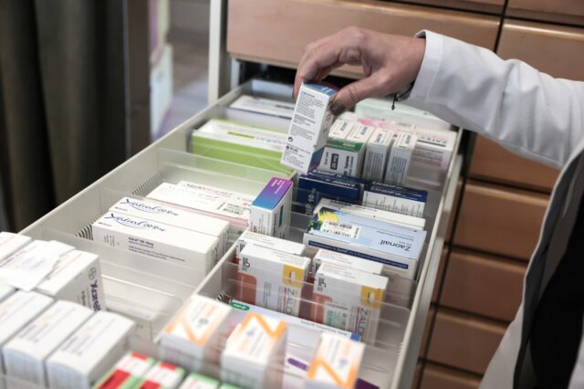 ΣΦΕΕ: Χαμηλές τιμές και claw-back ευθύνονται για τις ελλείψεις στα φάρμακα