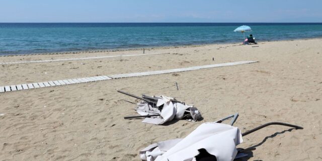 Χαλκιδική: Ανεμοστρόβιλος χτύπησε την παραλία στα Νέα Πλάγια – Τέσσερις τραυματίες