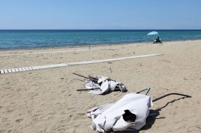 Χαλκιδική: Ανεμοστρόβιλος χτύπησε την παραλία στα Νέα Πλάγια – Τέσσερις τραυματίες