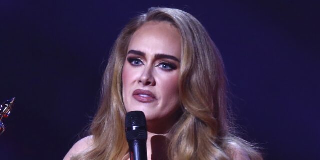 Adele: Ξέσπασε σε λυγμούς σε συναυλία της – Ποιος ο λόγος